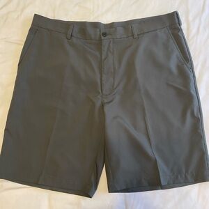 Men’s New Dark Gray PGA Tour Golf Shorts Size 40